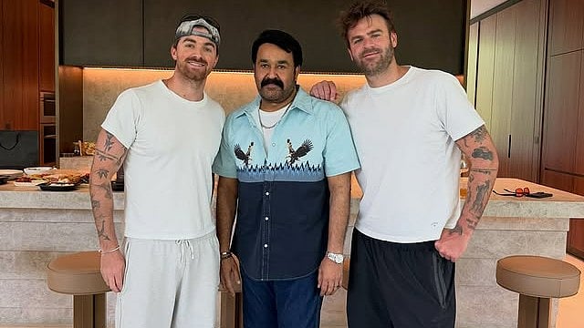 'വിഷുവിന് എടുത്ത പടമാണോ ലാലേട്ടാ...'; മോഹൻലാലിനൊപ്പമുള്ള ചിത്രം പങ്കുവച്ച് ചെയിൻ സ്മോക്കേഴ്സ്, കമന്റുമായി മലയാളികൾ