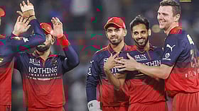 'അയ്യേ,നാണക്കേട്'; ഭുവനേശ്വര്‍ തിരി കൊളുത്തി, ജോഷും 
സംഘവും കത്തിക്കയറി, ഡൽഹിയെ 75 റൺസിന് 
ചുരുട്ടിക്കെട്ടി  ബംഗളുരു