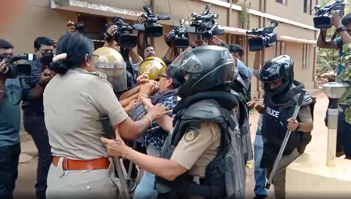സമരത്തിനിടെ കമ്മിഷണറുടെ ആസ്ഥാനത്തേക്ക് ഓടിക്കയറി; വനിതാ നേതാവിനെ പിടികൂടി