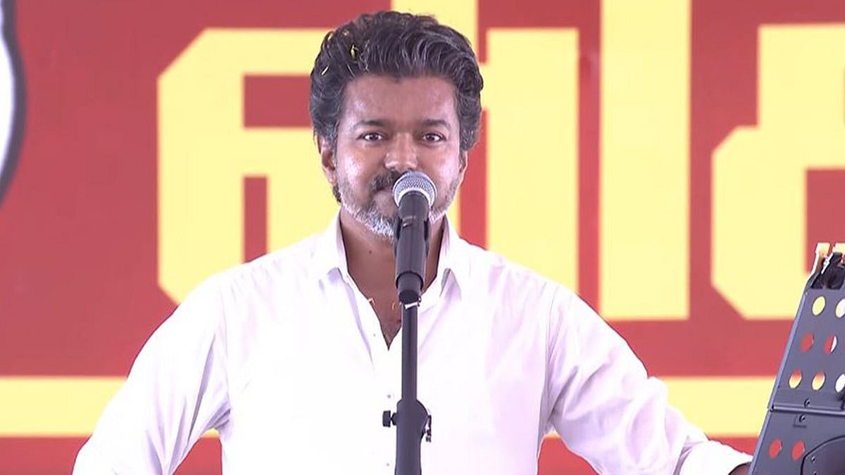 കുട്ടികളെ മുൻനിർത്തി വോട്ടഭ്യർഥന, വിജയ്ക്കെതിരെ ബാലാവകാശ കമ്മിഷനിൽ പരാതി