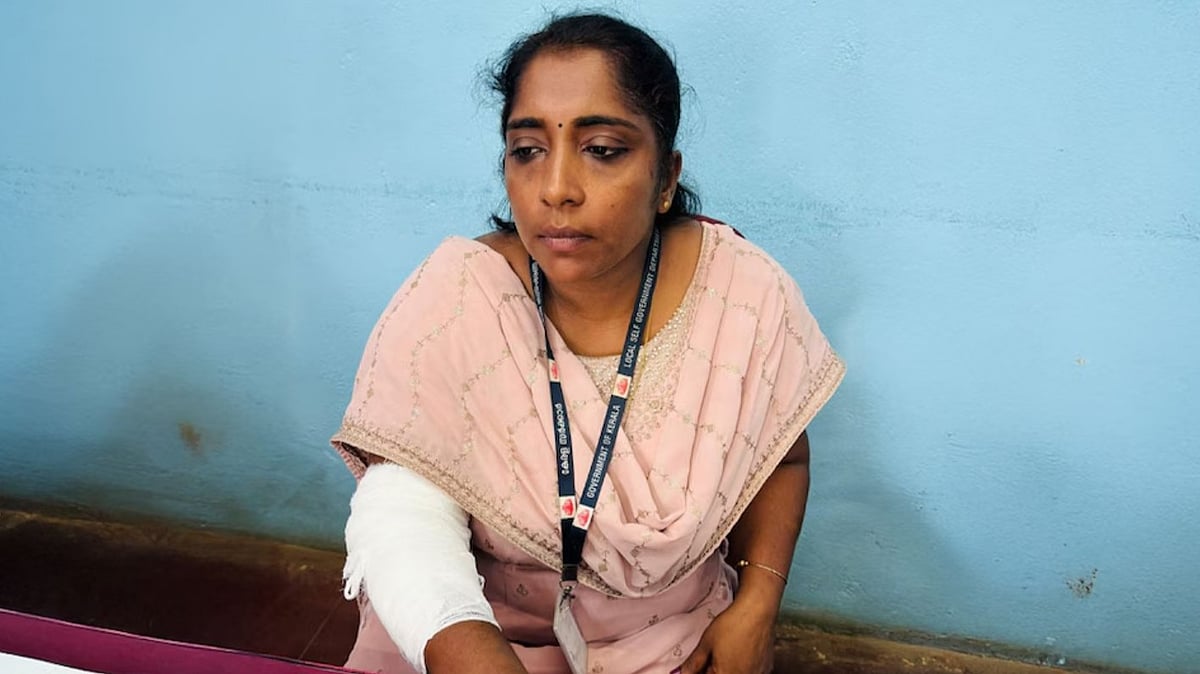 പെന്‍ഷന്‍ അപേക്ഷക്കായി എത്തി, നഗരസഭ ജീവനക്കാരിയെ കടിച്ച് പരിക്കേല്‍പ്പിച്ച് സ്ത്രീ 