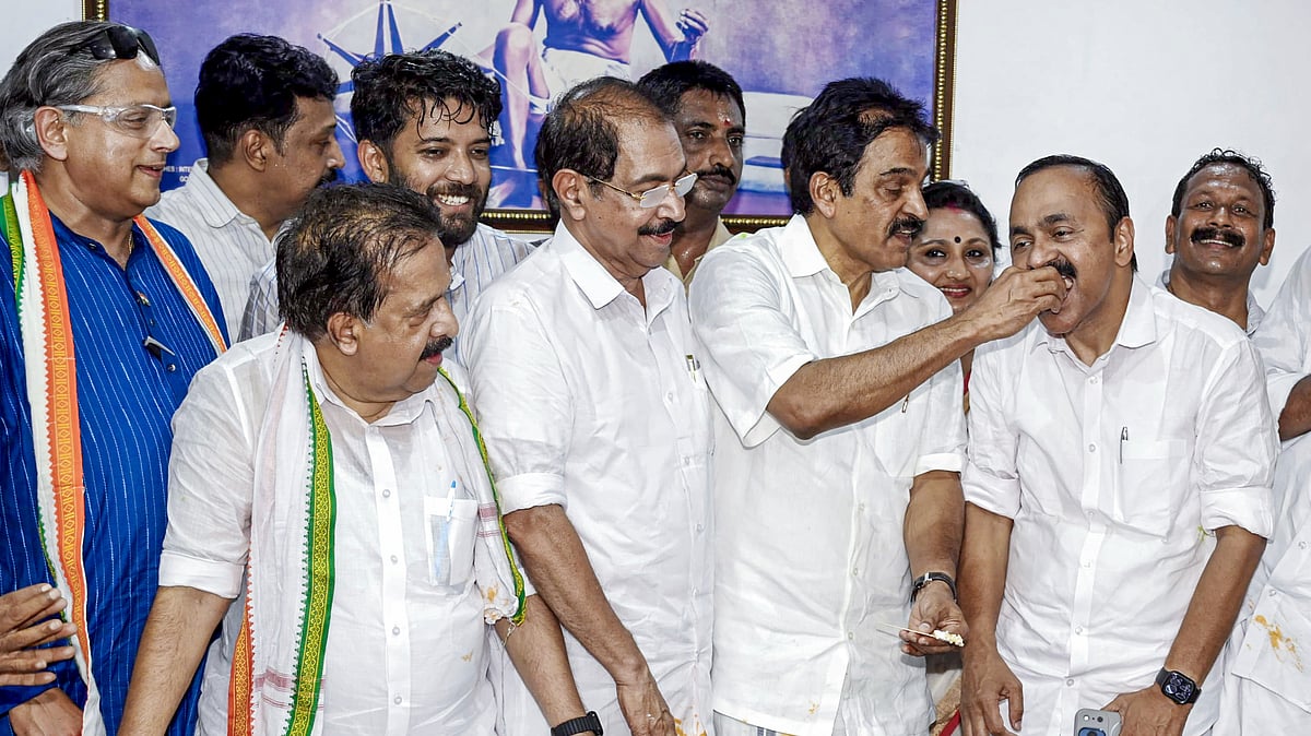 കേരളം തൂക്കി കോൺഗ്രസ്, ആഘോഷത്തിമിർപ്പ് 