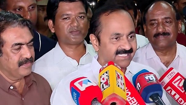 'ഓടുന്ന വണ്ടിയില്‍ കിടന്ന് ഓടരുത്, സമാധാനമായി ഇരിക്കുക, പോകുന്നത് സിഗ്നേച്ചര്‍ ഇട്ടിട്ട്'; വി ഡി സതീശന്‍