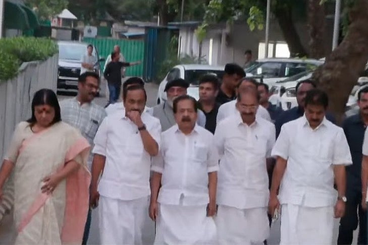 മുഖ്യമന്ത്രി ആരെന്ന് അറിയാന്‍ ഇനിയും കാത്തിരിക്കണം; 'ഞങ്ങള്‍ക്കായി ബോര്‍ഡുകളും പ്രകടനങ്ങളും വേണ്ട; നേതാക്കളെയും പ്രവര്‍ത്തകരെയും വേദനിപ്പിക്കരുത്' 