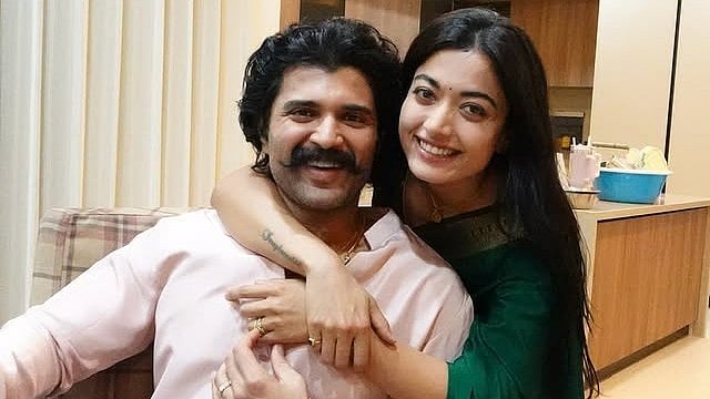 'ചില സമയങ്ങളിൽ ഷൂട്ടിങ് അപ്രതീക്ഷിതമായി കാൻസലാകുന്നത് എനിക്കിഷ്ടമാണ്'; വിജയ്‌യുടെ പിറന്നാൾ ആഘോഷമാക്കി രശ്മിക