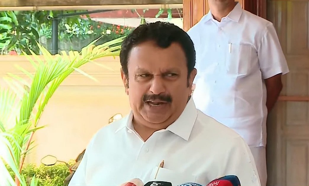 വകുപ്പുകളില്‍ തര്‍ക്കം തുടരുന്നു, ആരോഗ്യത്തിനൊപ്പം കായികവും മുരളീധരന് നല്‍കാന്‍ സാധ്യത; ഫിഷറീസിലും തീരുമാനമായില്ല