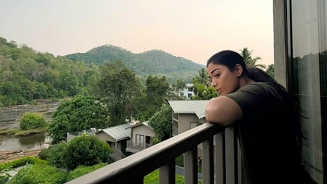 'ഈ കൊച്ചി മൊത്തം കാടാണല്ലോ!' പോസ്റ്റുമായി രശ്മിക; 'ശ്ശ് ശ്ശ്... സ്ഥലം മാറിപ്പോയെ'ന്ന് മലയാളികൾ 