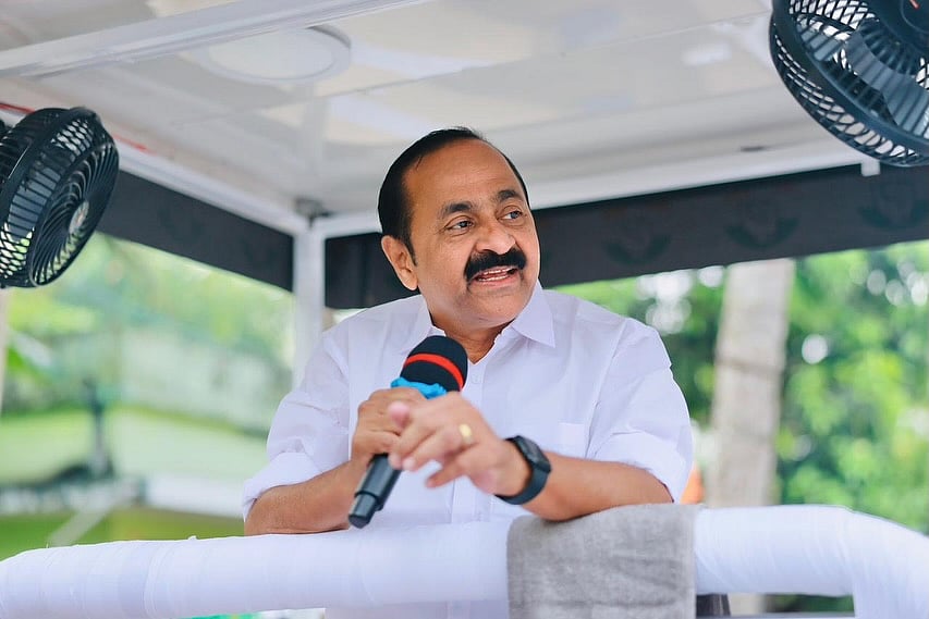 സിദ്ദിഖും ജനീഷും മന്ത്രിസഭയില്‍, വമ്പന്‍ സര്‍പ്രൈസുകള്‍; സതീശന്‍ ലോക്ഭവനിലെത്തി, മന്ത്രിമാരുടെ പട്ടിക കൈമാറി 