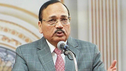 'അത്ര വികാരാധീനമായി എടുക്കേണ്ടതില്ല'; കോക്രോച്ച് പാര്‍ട്ടി വിവാദം സുപ്രീംകോടതിയില്‍, അടിയന്തര വാദം കേള്‍ക്കാന്‍ വിസമ്മതിച്ച് ചീഫ് ജസ്റ്റിസ്