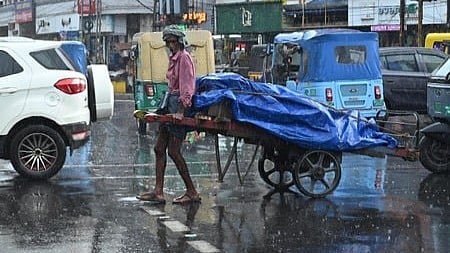 ഇന്ന് സംസ്ഥാനത്ത് അതിശക്തമായ മഴയ്ക്ക് സാധ്യത, രണ്ടു ജില്ലകളില്‍ ഓറഞ്ച് അലര്‍ട്ട്; ജാഗ്രത 