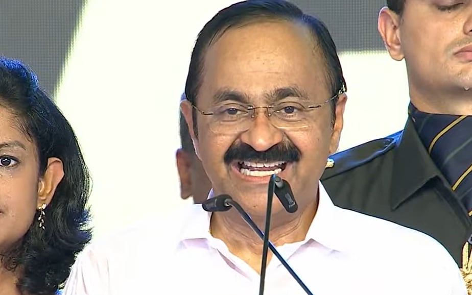 ഖാർഗെ നിർദ്ദേശിച്ചു, സതീശൻ തള്ളി; വകുപ്പ് വിഭജനത്തിൽ ഡൽഹിക്ക് മുന്നിൽ തലകുനിക്കാതെ മുഖ്യമന്ത്രി