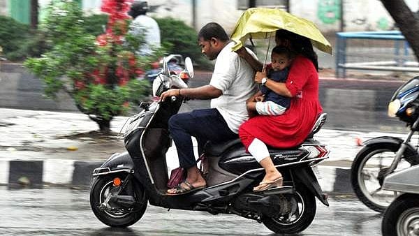 കുടയെടുത്തോ!, നാളെ മുതൽ പെരുമഴക്കാലം; നാലു ജില്ലകളിൽ ഓറഞ്ച് അലർട്ട്