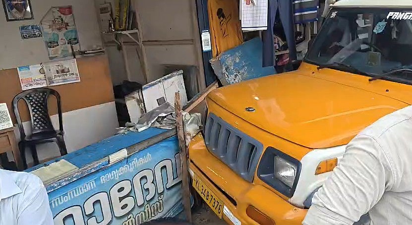 കട്ടപ്പനയിൽ പിക്അപ്പ് വാൻ കടയിലേക്ക് ഇടിച്ചുകയറി  അപകടം; വഴിയാത്രക്കാരനായ പൈനാവ് സ്വദേശി മരിച്ചു