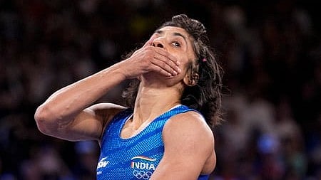 'മാതൃത്വം ഒരാളുടെ കരിയറിന് ദോഷകരമായി ഭവിക്കണോ? വിനേഷ് ഫോഗട്ടിന് അവസരം ഉറപ്പാക്കണം'; രൂക്ഷമായി വിമര്‍ശിച്ച് ഡല്‍ഹി ഹൈക്കോടതി