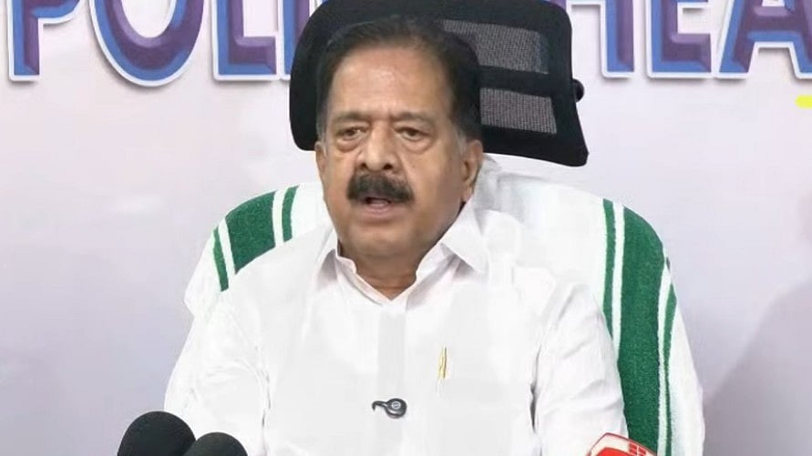കാസർകോട്ടെ ഇവിഎം തിരിമറി ആരോപണം: യുഡിഎഫ് ചർച്ച ചെയ്തിട്ടില്ലെന്ന് രമേശ് ചെന്നിത്തല; പരാതി നൽകി രാജ്‌മോഹൻ ഉണ്ണിത്താൻ