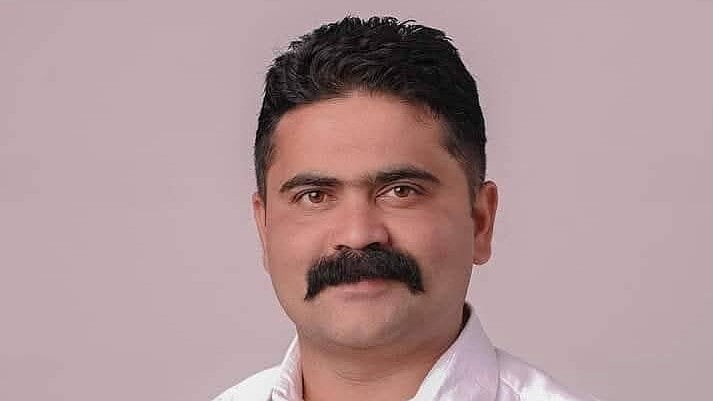 ജോലി വാഗ്ദാനം ചെയ്ത് യുവതിയെ ബലാത്സംഗം ചെയ്ത കേസ്; പാലക്കാട്ടെ കോൺഗ്രസ് മുനിസിപ്പൽ  കൗൺസിലർ പ്രശോഭ് കീഴടങ്ങി