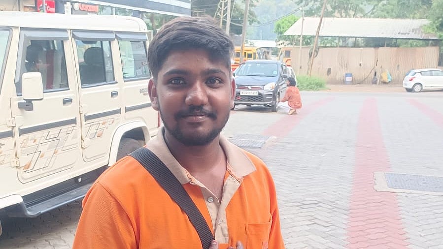 ഭക്ഷണം വാങ്ങാൻ പോകുന്നതിനിടെ സ്കൂട്ടർ ഡിവൈഡറിലിടിച്ചു; ഇന്ത്യൻ ഓയിൽ പമ്പ് ജീവനക്കാരനായ ഇരുപതുകാരന് ദാരുണാന്ത്യം