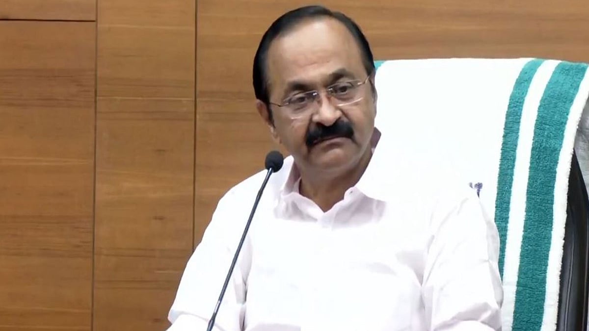 വിവാദ പോസ്റ്റിട്ട പ്രിന്‍സിപ്പലിന് വിരമിക്കല്‍ ദിവസം ആശ്വാസം; മുഖ്യമന്ത്രിയുടെ ഇടപെടല്‍, സസ്‌പെന്‍ഷന്‍ പിന്‍വലിച്ച് ഉത്തരവിറങ്ങി