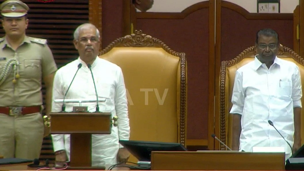 ചരിത്രത്തിലാദ്യമായി 'വന്ദേമാതര'ത്തോടെ തുടക്കം, മുഴുവന്‍ ആലപിച്ചില്ല; ഗവര്‍ണര്‍ നയം പ്രഖ്യാപിക്കുന്നു