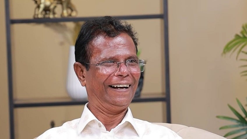 'എനിക്ക് ഇപ്പോഴും ​ഗൂ​ഗിൾ പേ ചെയ്യാൻ അറിയില്ല; മമ്മൂട്ടിയുടെ ആ ചോദ്യം കാരണമാണ് ഞാൻ സ്മാർട്ട് ഫോൺ വാങ്ങിയത്'
