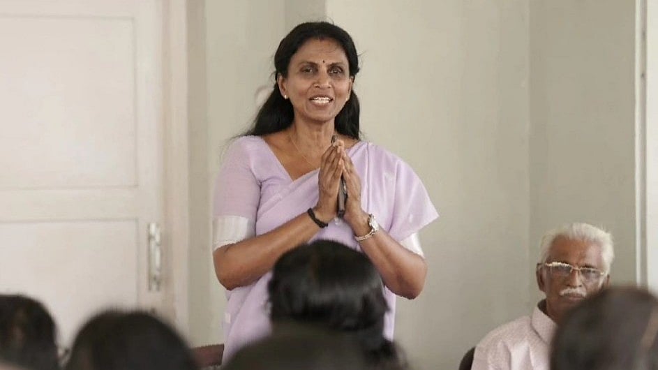 'ആര്‍ത്തവം സ്ത്രീകളുടെ സ്വകാര്യ അഭിമാനം; ക്ലാസില്‍ പോകാതിരുന്നാല്‍ വിദ്യാലയവും നാട്ടുകാരും അറിയും'; അവധിക്കെതിരെ ആര്‍ ശ്രീലേഖ