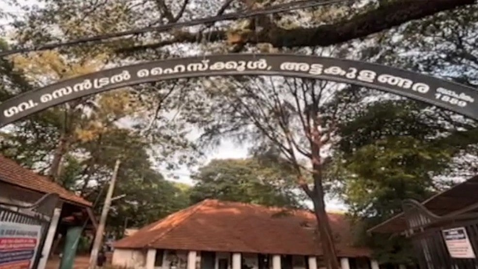 തിരുവനന്തപുരത്ത് സ്‌കൂള്‍ കെട്ടിടം തകര്‍ന്നുവീണു; ഒഴിവായത് വന്‍ അപകടം