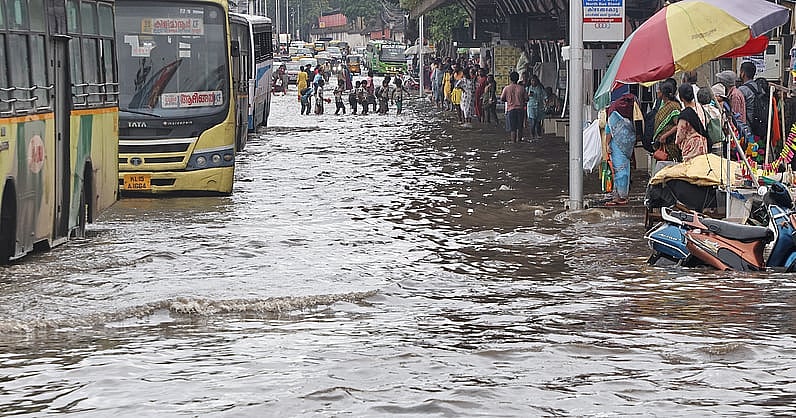 തലസ്ഥാനത്തെ വെള്ളക്കെട്ട്: യുദ്ധകാലാടിസ്ഥാനത്തില്‍ നടപടിയെടുക്കാന്‍ മന്ത്രിമാരുടെ അടിയന്തര യോഗം; വരുന്നു പുതിയ മാസ്റ്റര്‍പ്ലാന്‍ 