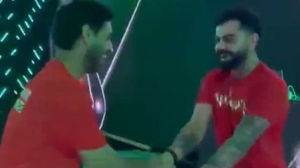 കോഹ്‌ലിയുടെ 'കിക്ലി' ഡാന്‍സ് വൈറല്‍! കിരീട നേട്ടം ആഘോഷിച്ച് മതിവരാതെ സൂപ്പര്‍ താരം (വിഡിയോ)