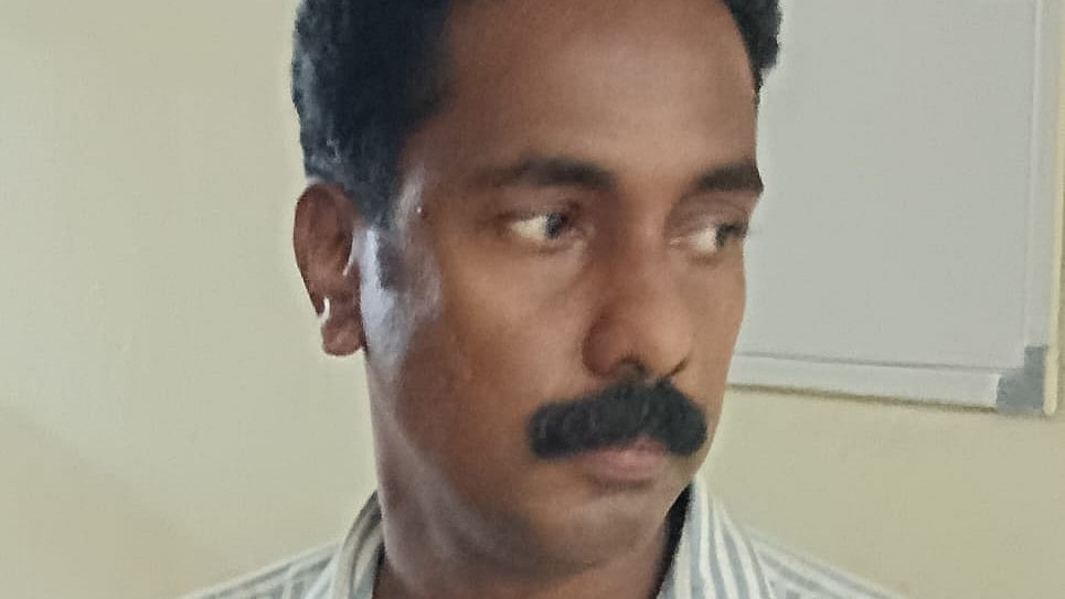 മുൻ അധ്യാപികയെ വീട്ടിൽ അതിക്രമിച്ചു കയറി ചുറ്റിക കൊണ്ട് അടിച്ചു പരിക്കേൽപ്പിച്ചയാൾ അറസ്റ്റിൽ