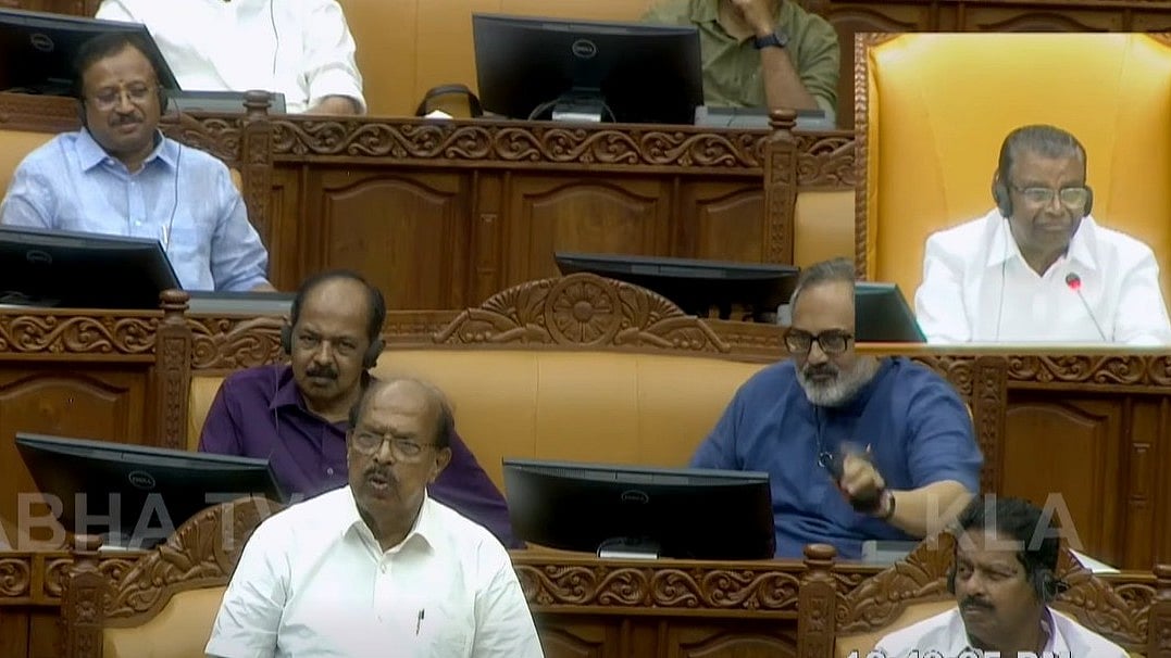 അന്‍വര്‍ സാദത്ത് മന്ത്രിമാര്‍ക്കൊപ്പം, രാജീവ് ചന്ദ്രശേഖര്‍ പിന്‍നിരയിലേക്ക്, ഗോപകുമാര്‍ മുന്നില്‍; സഭയില്‍ സീറ്റുകളില്‍ മാറ്റം