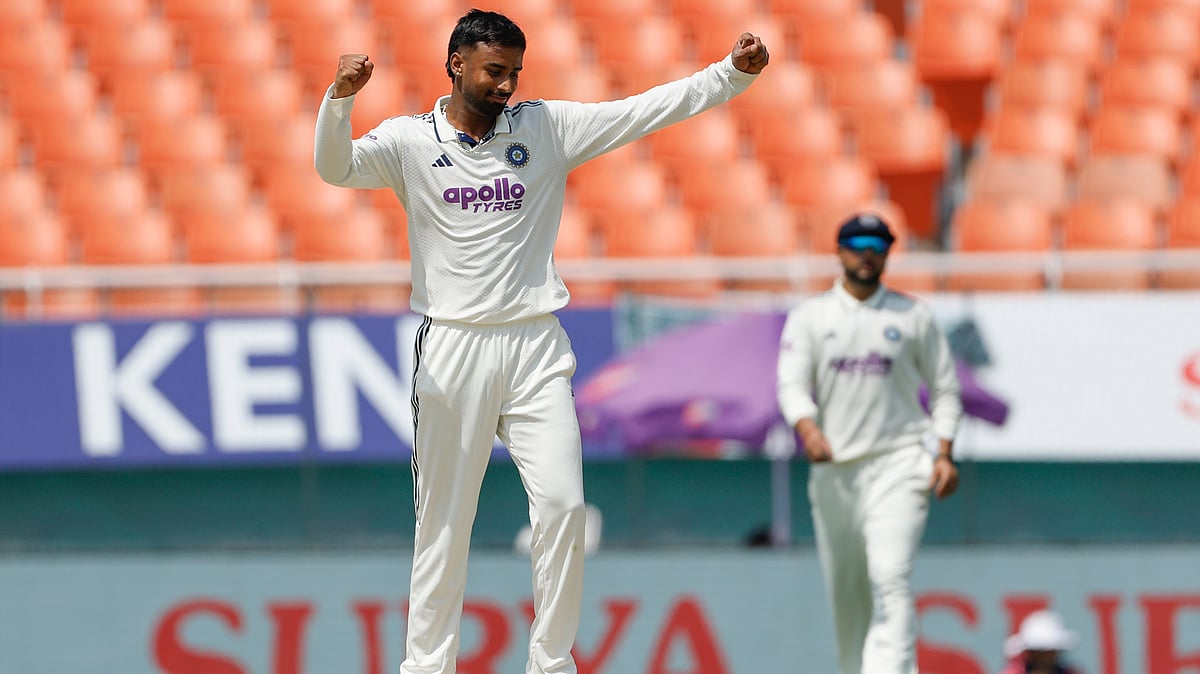 തകർപ്പൻ പന്തുകളുമായി അരങ്ങേറ്റക്കാരൻ മാനവ് സുതർ! ടെസ്റ്റ് ഇന്ത്യന്‍ വരുതിയില്‍