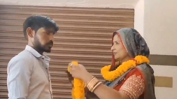 'ഭാര്യയെ കൈവിട്ടു', അമ്മായിയമ്മയെ വിവാഹം കഴിച്ച് യുവാവ്; സോഷ്യല്‍മീഡിയയില്‍ ചര്‍ച്ച- വിഡിയോ 