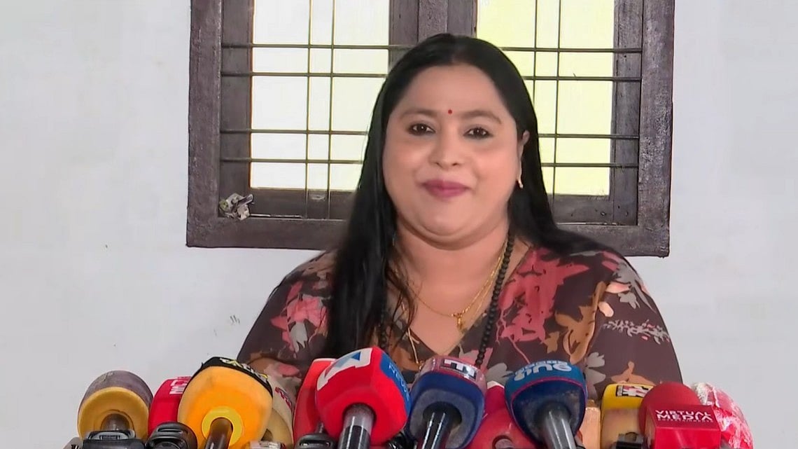 'എന്റെ ഭർത്താവ് എന്നെക്കുറിച്ച് മോശമായി പറഞ്ഞെന്ന് പറഞ്ഞു, മോളെ അധിക്ഷേപിച്ചു; അൻസിബയ്ക്കെതിരെ 10 കോടിയുടെ മാനനഷ്ട കേസ് കൊടുക്കും'