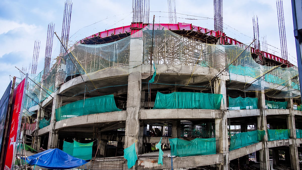 450 കോടിയുടെ കോഴിക്കോട് റെയിൽവേ സ്റ്റേഷൻ വികസനം ഇഴയുന്നു;  മഴയിൽ യാത്രക്കാർ വലയുന്നു!