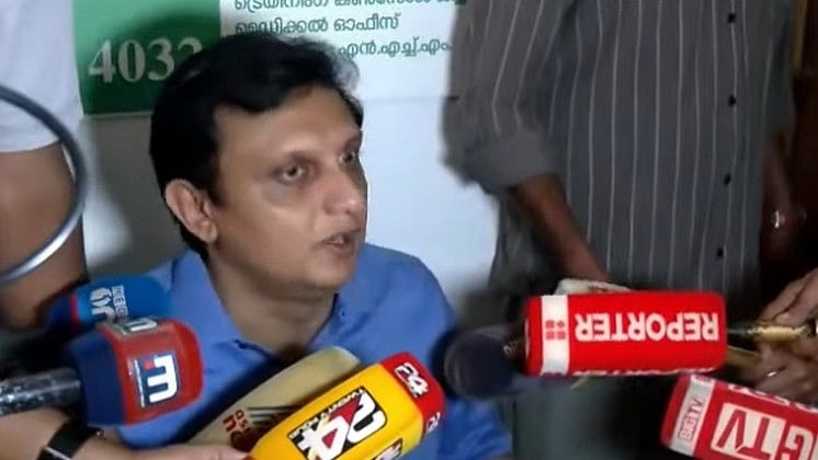 നിപ കണ്‍ട്രോള്‍ റൂമില്‍ 'കയറ്റിയില്ല', അനുമതി നിഷേധിച്ച് ആരോഗ്യവകുപ്പ്; കുത്തിയിരുന്ന് പ്രതിഷേധിച്ച് മുഹമ്മദ് റിയാസ് 