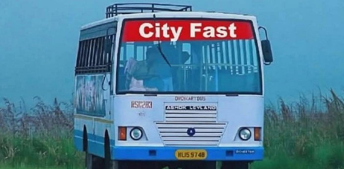 ഒരേ നിറത്തിലുള്ള ബസുകള്‍ മാറി പോകാതിരിക്കാനാണ് സ്റ്റിക്കര്‍ പതിപ്പിച്ചത്;  'സിറ്റി ഫാസ്റ്റി'ല്‍ വിശദികരണവുമായി കെഎസ്ആര്‍ടിസി