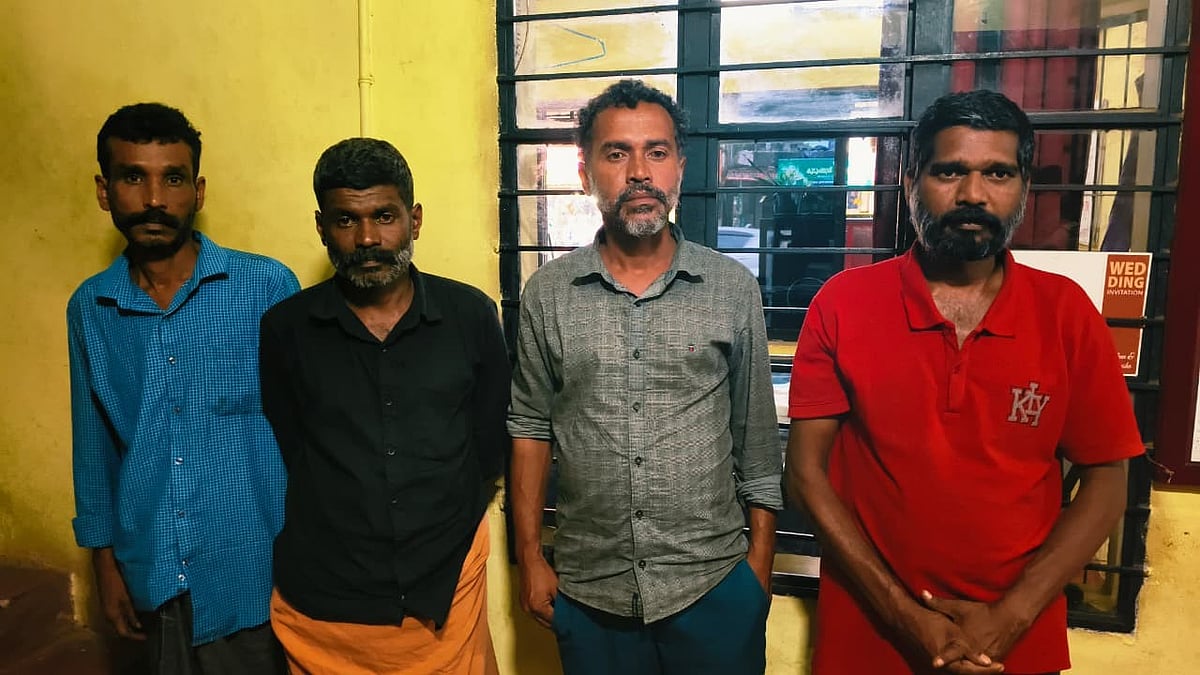 മുട്ടിലിൽ വീണ്ടും  മരംമുറി; 70 അടിയോളം നീളമുള്ള ഈട്ടിമരം മുറിച്ചുകടത്താൻ ശ്രമിച്ച നാലംഗ സംഘം  പിടിയിൽ