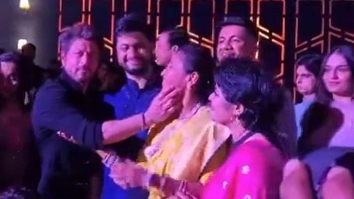 നൃത്തച്ചുവടുമായി ഷാരൂഖ്; ബച്ചന്‍, സല്‍മാന്‍ ഉള്‍പ്പടെ വന്‍ താരനിര; അദാനി, രാഹുല്‍ ഗാന്ധി, മോഹന്‍ ഭഗവത്, പിയൂഷ് ഗോയല്‍....; രേവതി സുലെയുടെ 'ആഡംബര വിവാഹം'