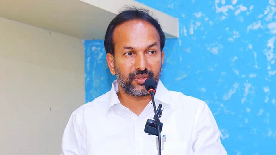 ടെറസുകള്‍ സുരക്ഷിതമെന്ന് കരുതരുത്, എത്രയും വേഗം ക്യാമ്പുകളിലേയ്ക്ക് മാറണം: മന്ത്രി പി സി വിഷ്ണുനാഥ്