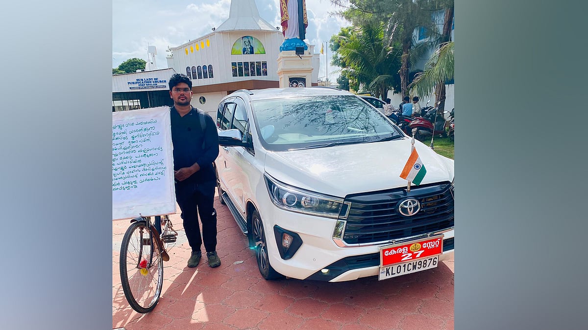 മന്ത്രി പങ്കെടുത്ത ചടങ്ങിലെത്താന്‍ ഔദ്യോഗിക വാഹനം നല്‍കിയില്ല; സൈക്കിളിലെത്തി പഞ്ചായത്ത് പ്രസിഡന്റ് - വിഡിയോ