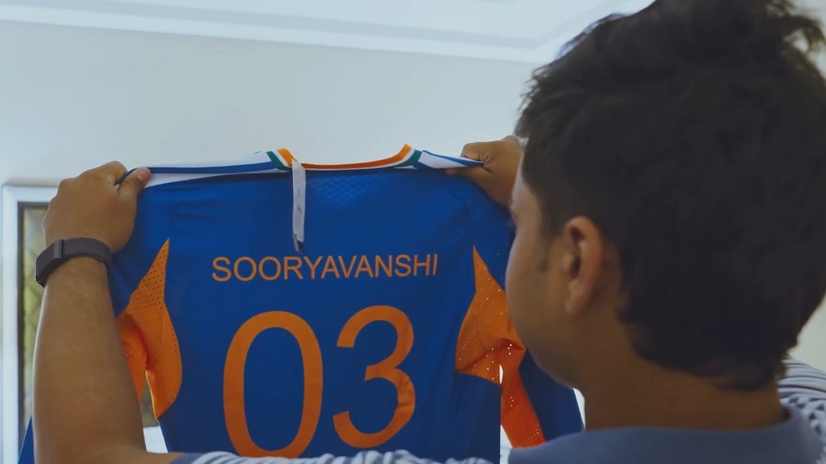 'നീല നിറം തുന്നിയിട്ട സ്വപ്നം'; ഇതിഹാസങ്ങൾ ധരിച്ച 'ഇന്ത്യൻ ജേഴ്സി'യിൽ ഇനി വൈഭവ് സൂര്യവംശി (വിഡിയോ)