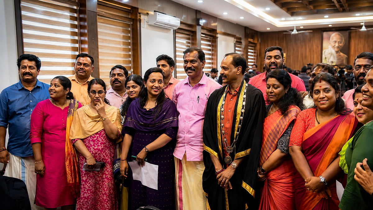ഹൈക്കോടതി വിധിയ്ക്ക് പിന്നാലെ മിന്നൽ വേഗത്തിൽ സത്യപ്രതിജ്ഞ; അറസ്റ്റിലായ സുഗതൻ എത്തിയില്ല; എൽഡിഎഫ് പരാതി നൽകി