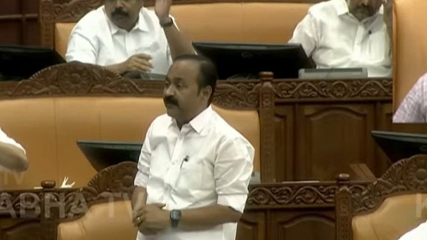 വിഴിഞ്ഞം ഓഹരി കൈമാറ്റം: അദാനി ഗ്രൂപ്പിന് സർക്കാരിന്റെ മുൻകൂർ അനുമതി നിർബന്ധമെന്ന് മുഖ്യമന്ത്രി