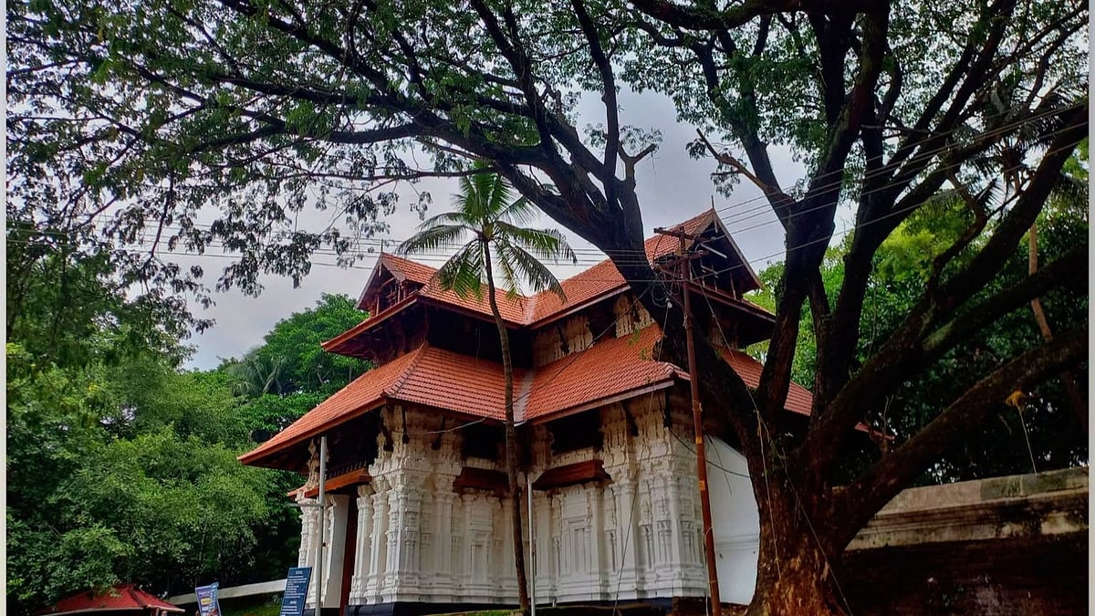 വാസ്തുവിസ്മയത്തിന്റെ പുനർജനി; കാത്തിരിപ്പുകൾക്കൊടുവിൽ വടക്കുന്നാഥന്റെ കിഴക്കേഗോപുരം  ഭക്തർക്കായി തുറന്നു
