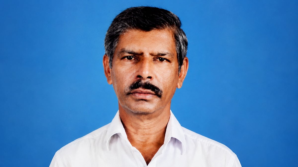 ചാലക്കുടിയിൽ റോഡിന് കുറുകെ കിടന്ന മരത്തിലിടിച്ച് സ്കൂട്ടർ യാത്രികൻ മരിച്ചു