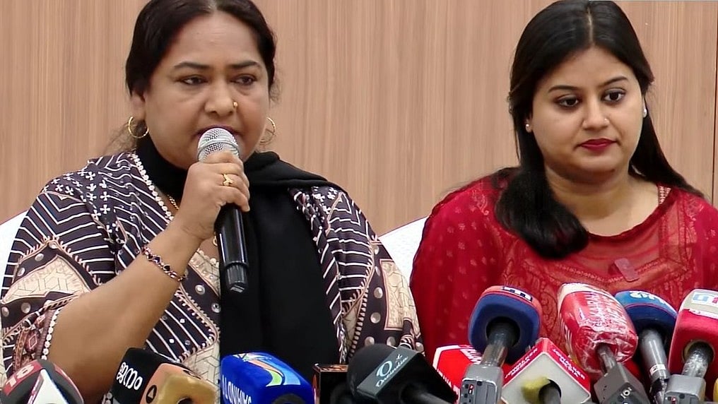 'അണിയറയിൽ ഒരുങ്ങിയത് 'കേരള സ്റ്റോറി'; കലാകാരൻമാരുടെ ഇടയിൽ ധ്രുവീകരണം നടത്തുന്ന ആൾക്കാരല്ല 'അമ്മ' ഭരിക്കേണ്ടത്'