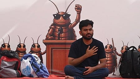 'എതിര്‍പ്പില്ല, എല്ലാവരും ജാഗ്രത പാലിക്കണം', കേന്ദ്രം കോടതിയില്‍; കോക്രോച്ച് പാര്‍ട്ടിയുടെ അക്കൗണ്ട് ബ്ലോക്ക് മാറ്റാന്‍ ഉത്തരവ്