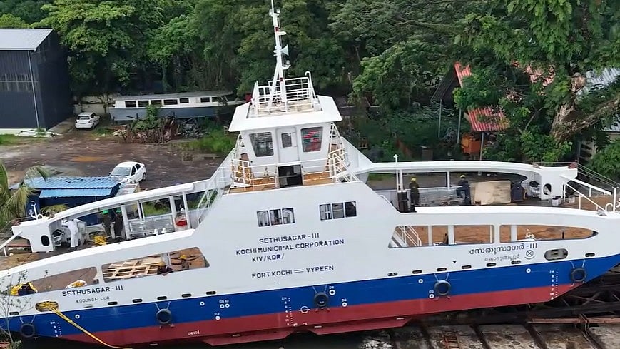 റോ-റോ സർവീസിലും സ്ത്രീകൾക്ക് സൗജന്യ യാത്ര; വൈപ്പിൻ-ഫോർട്ട് കൊച്ചി മൂന്നാമത്തെ സർവീസ് മുഖ്യമന്ത്രി ഫ്ലാഗ് ഓഫ് ചെയ്തു