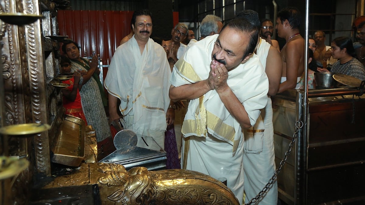 ഗുരുവായൂരില്‍ ദര്‍ശനം നടത്തി മുഖ്യമന്ത്രി വി ഡി സതീശന്‍
