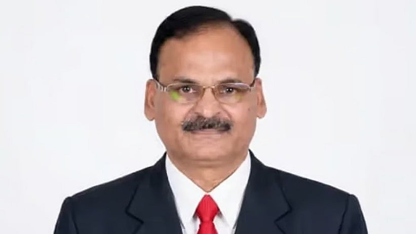 പിഎസ് സി ലിസ്റ്റില്‍ പെണ്‍മക്കളെ തിരുകിക്കയറ്റി; ചെയര്‍മാനെ ഗവര്‍ണര്‍ സസ്‌പെന്‍ഡ് ചെയ്തു